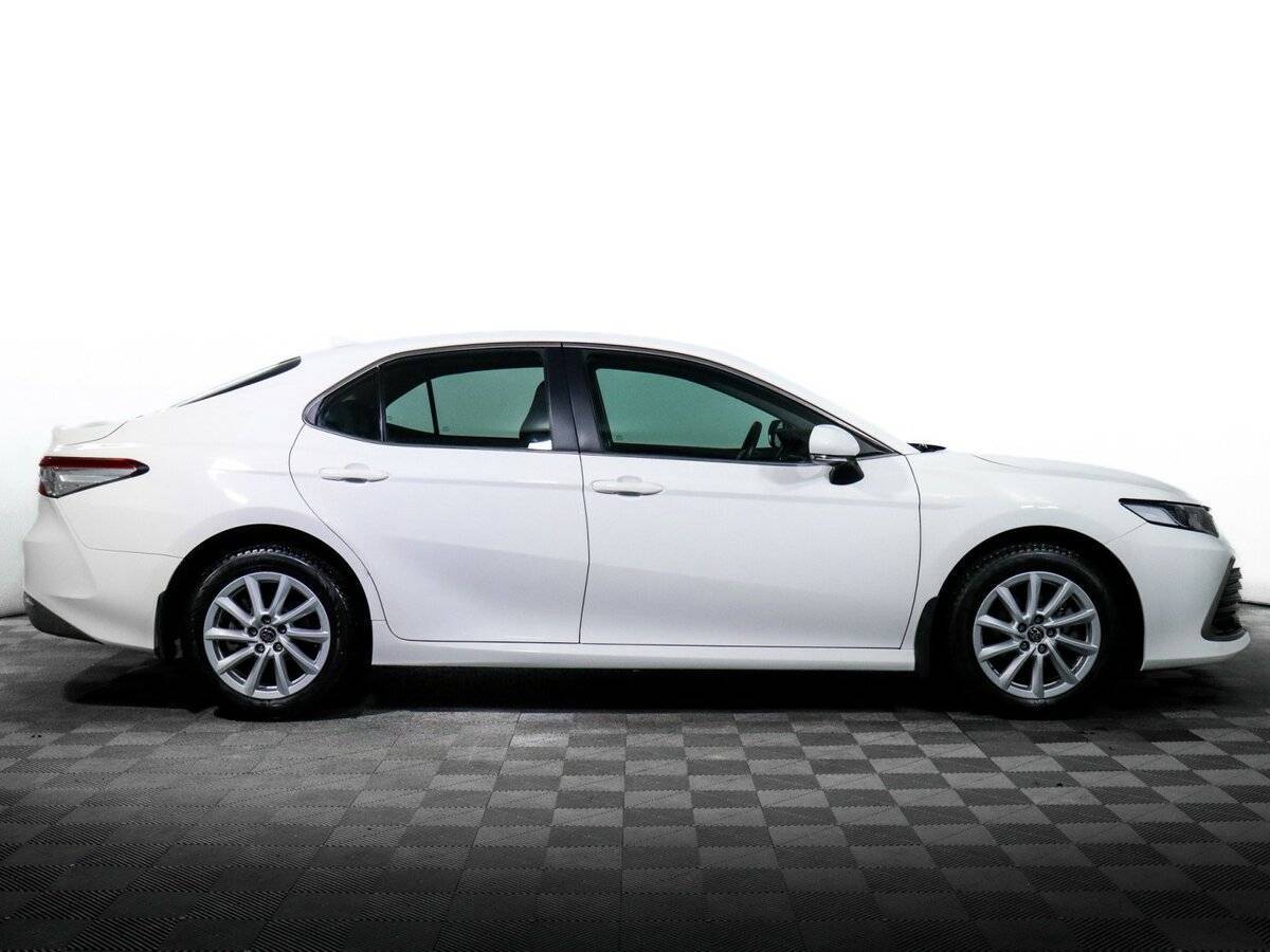 Toyota Camry с пробегом — 2021 год. Фото: #3