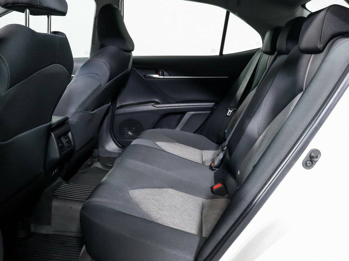 Toyota Camry с пробегом — 2021 год. Фото: #9