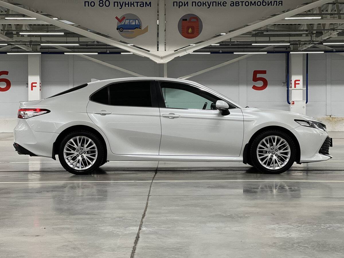 Toyota Camry с пробегом — 2021 год. Фото: #3