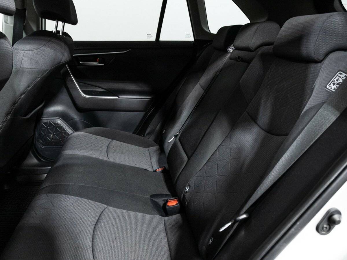 Toyota RAV4 с пробегом — 2020 год. Фото: #9