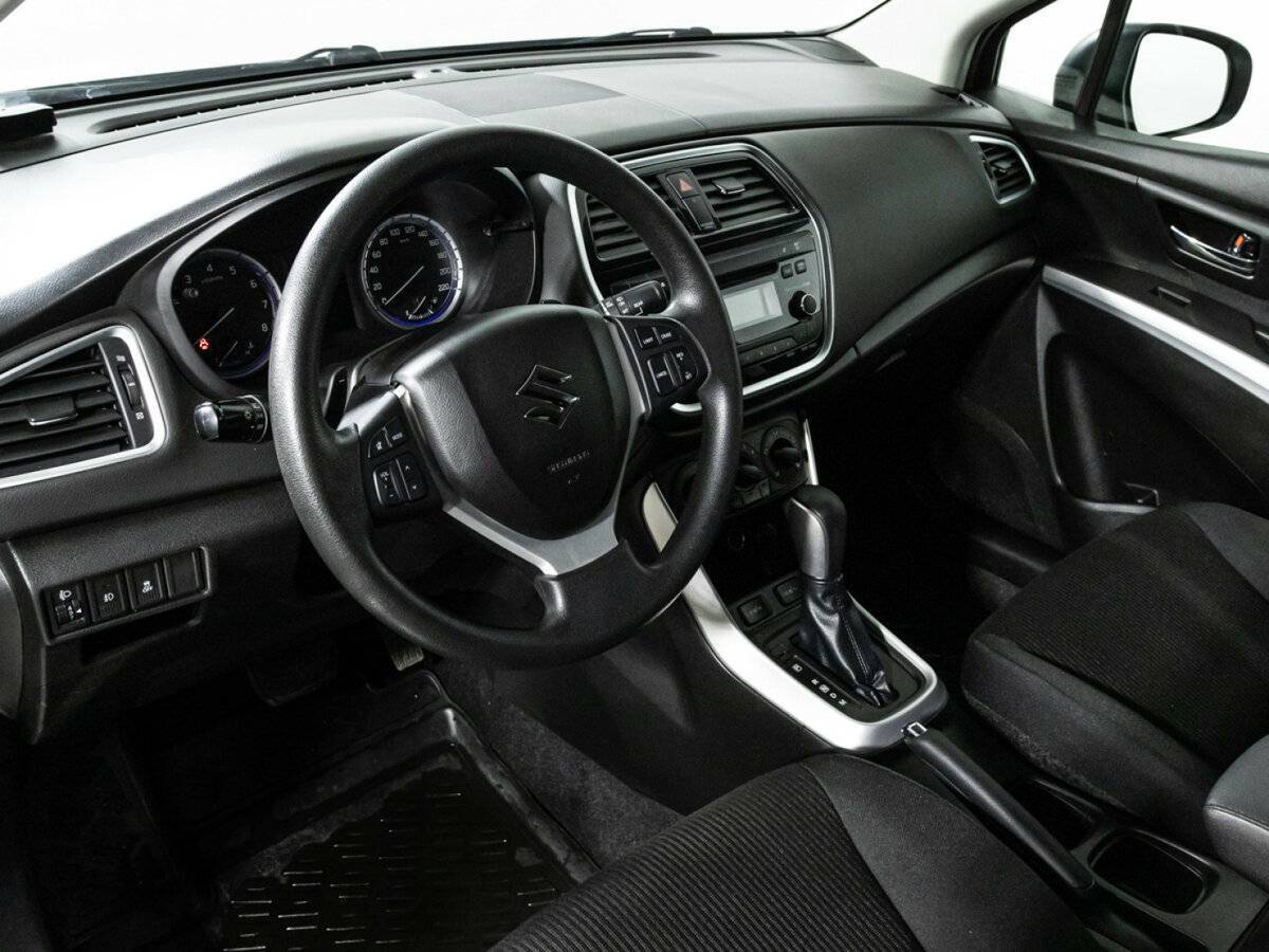 Suzuki SX4 с пробегом — 2016 год. Фото: #10