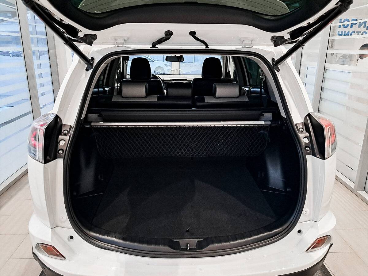 Toyota RAV4 с пробегом — 2016 год. Фото: #9