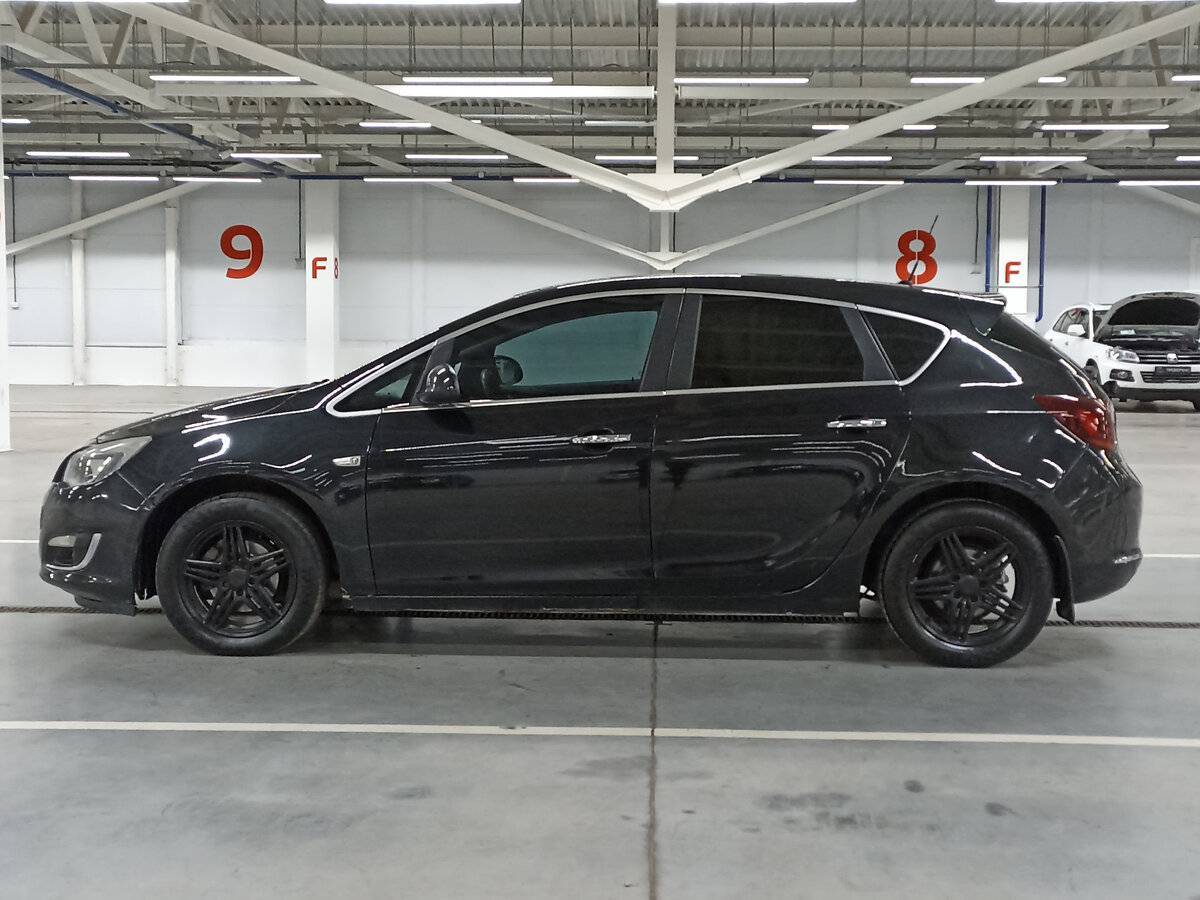 Opel Astra с пробегом — 2012 год. Фото: #7