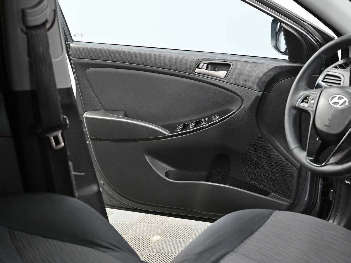 Hyundai Solaris с пробегом — 2014 год. Фото: #5