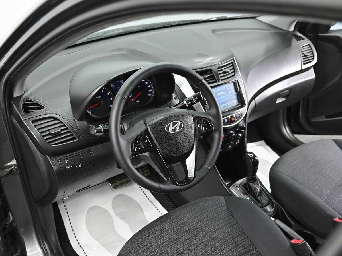 Hyundai Solaris с пробегом — 2014 год. Фото: #6