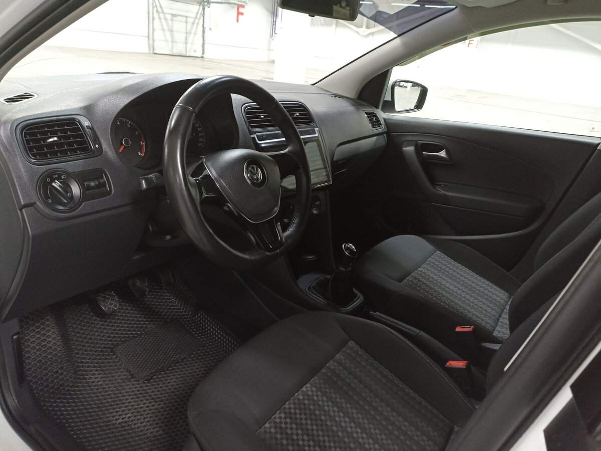 Volkswagen Polo с пробегом — 2016 год. Фото: #15