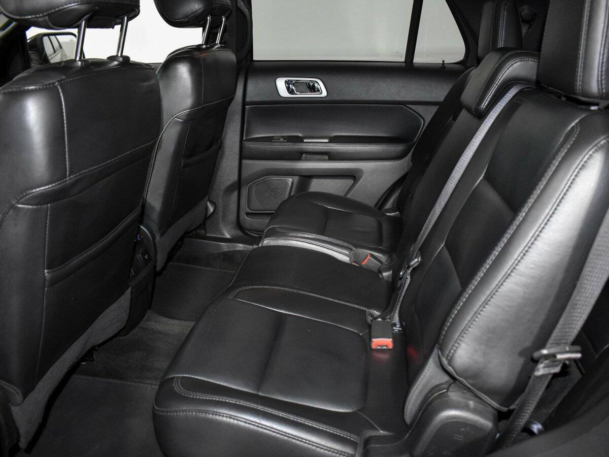 Ford Explorer с пробегом — 2014 год. Фото: #11