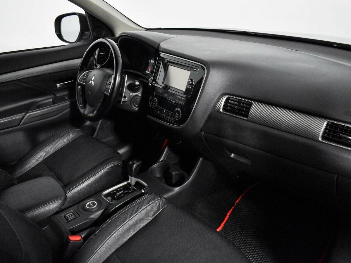 Mitsubishi Outlander с пробегом — 2014 год. Фото: #12