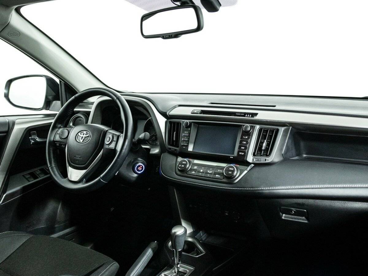 Toyota RAV4 с пробегом — 2017 год. Фото: #8