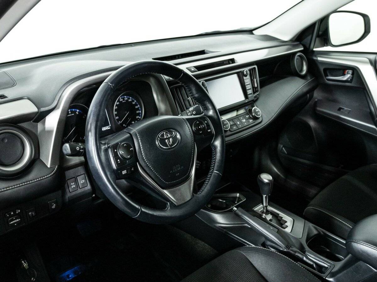 Toyota RAV4 с пробегом — 2017 год. Фото: #10
