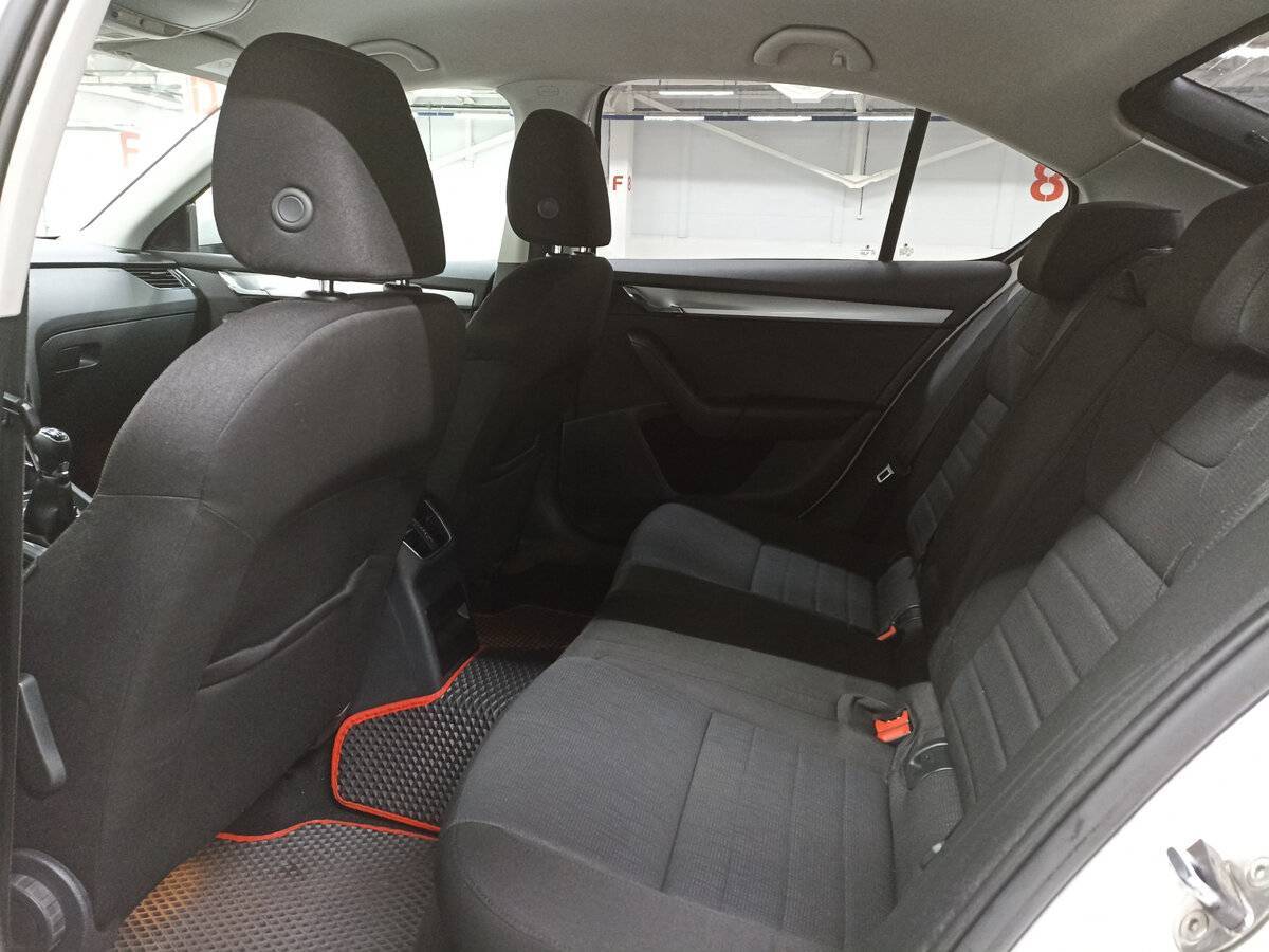 Skoda Octavia с пробегом — 2013 год. Фото: #11