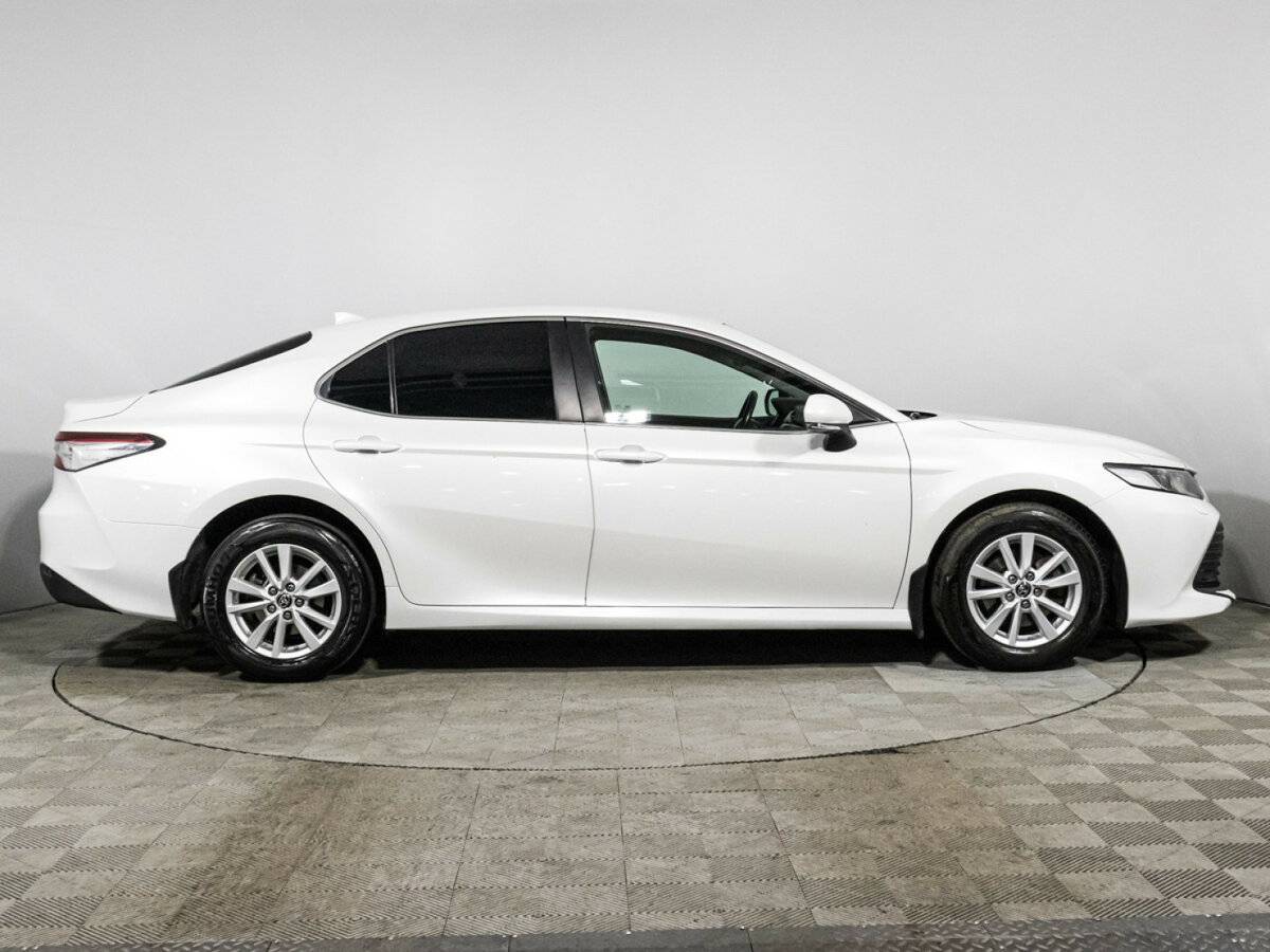 Toyota Camry с пробегом — 2020 год. Фото: #3