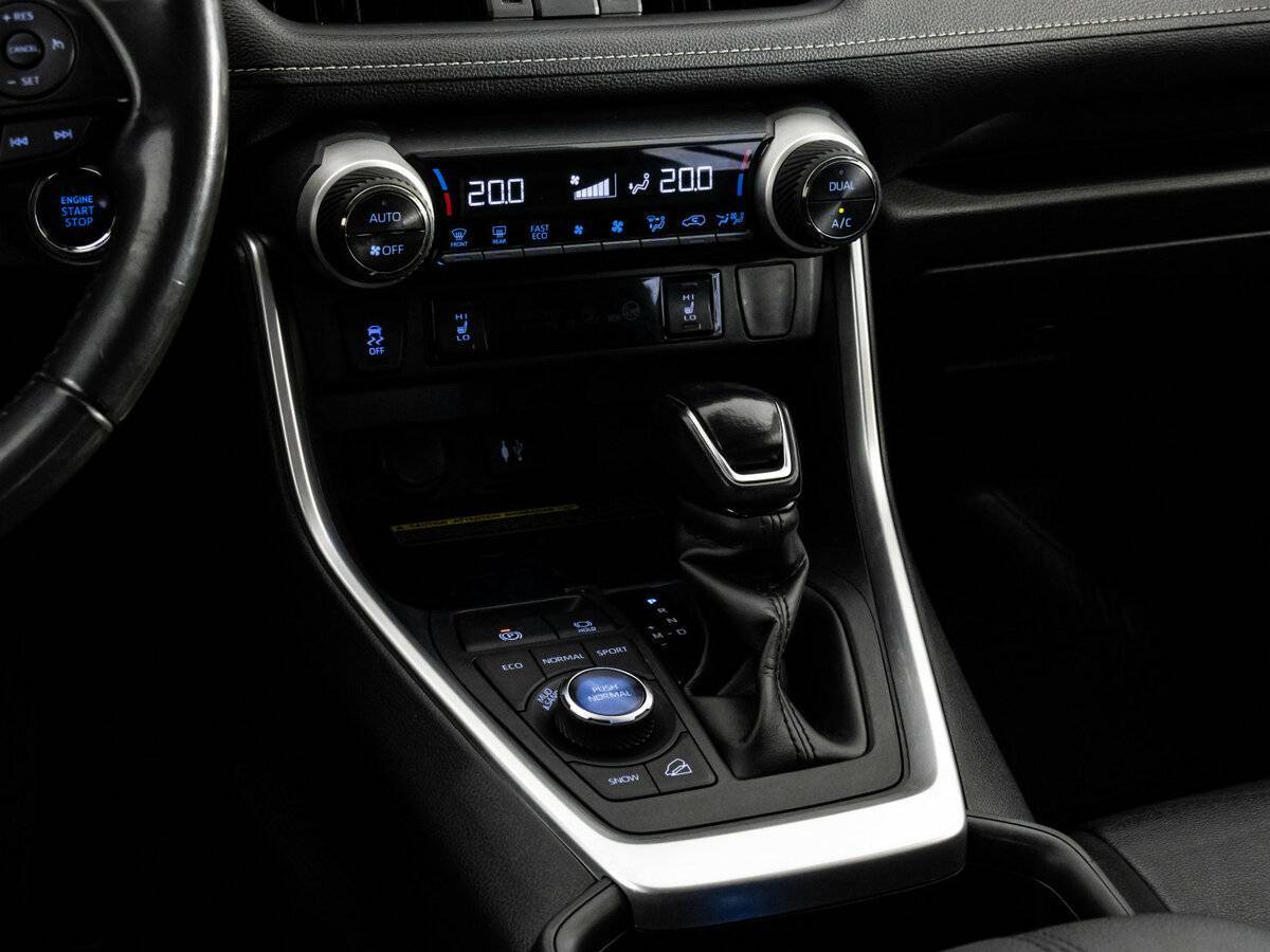 Toyota RAV4 с пробегом — 2020 год. Фото: #9