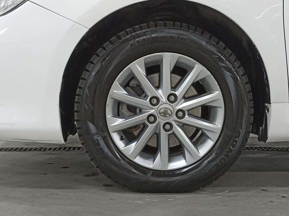 Toyota Camry с пробегом — 2016 год. Фото: #16