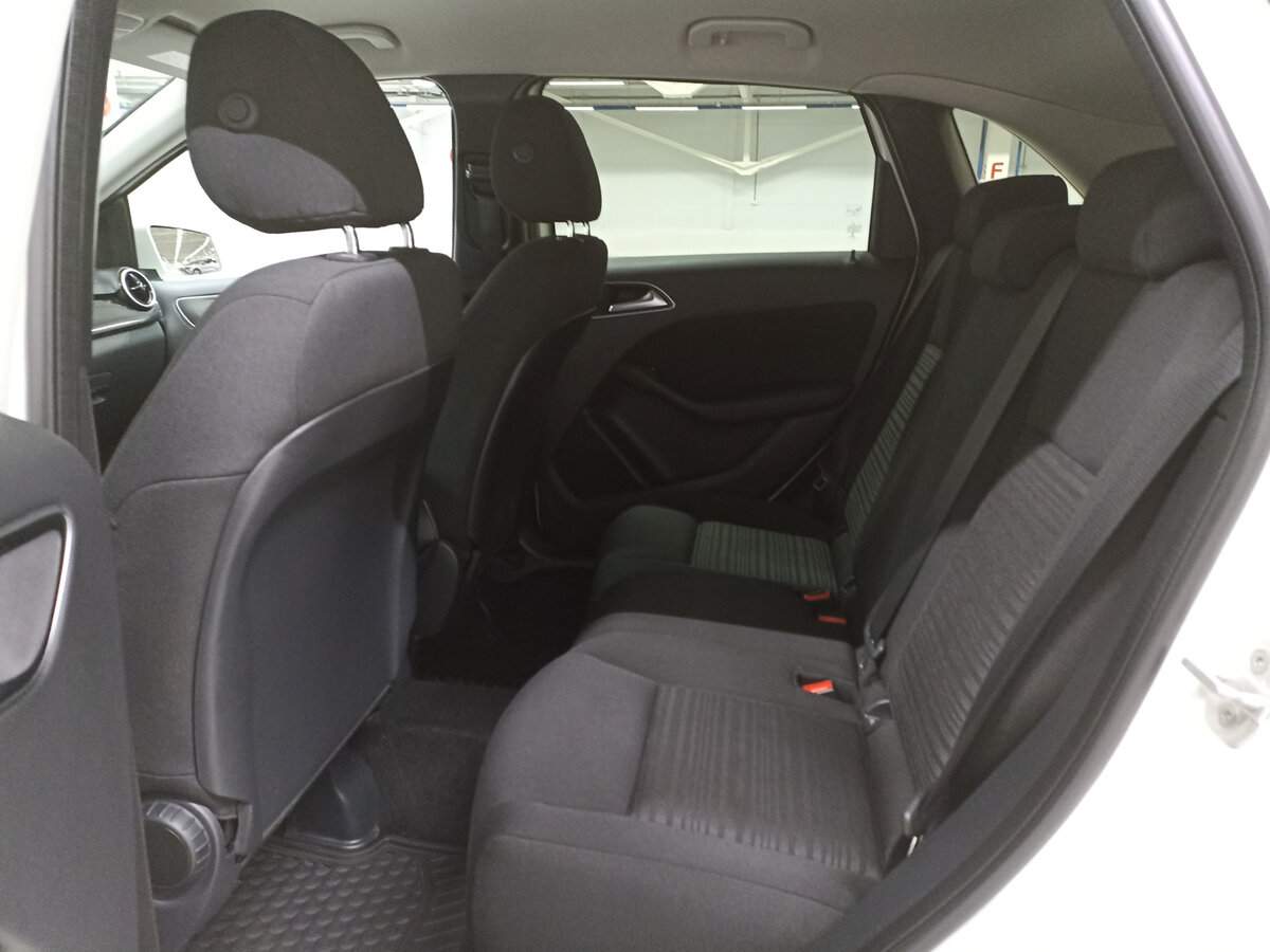 Mercedes-Benz B-Класс с пробегом — 2015 год. Фото: #11