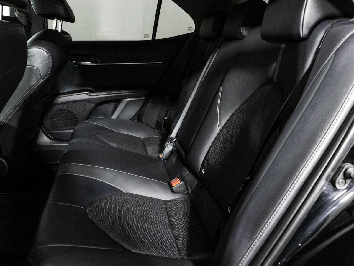 Toyota Camry с пробегом — 2021 год. Фото: #9