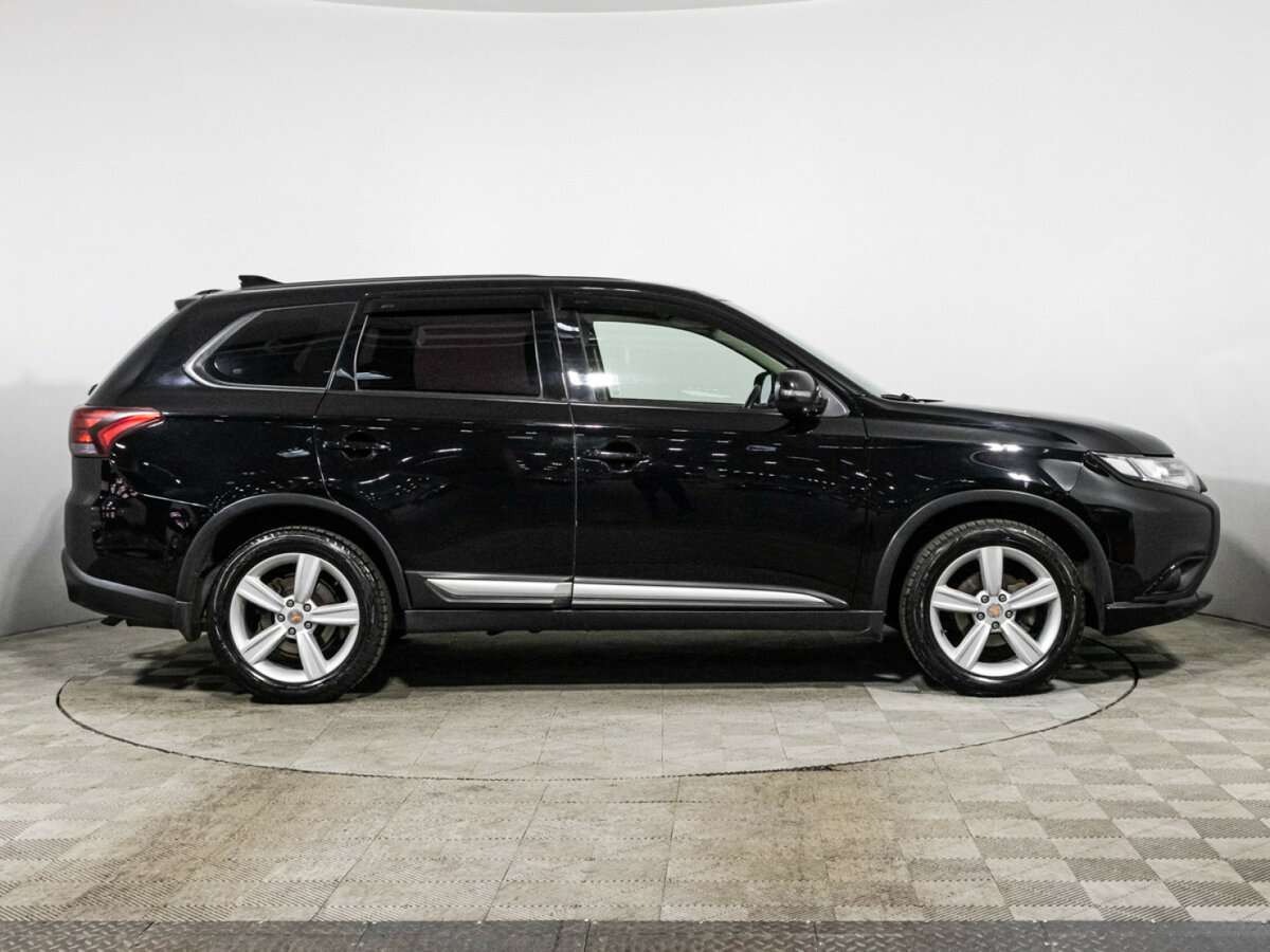 Mitsubishi Outlander с пробегом — 2017 год. Фото: #3