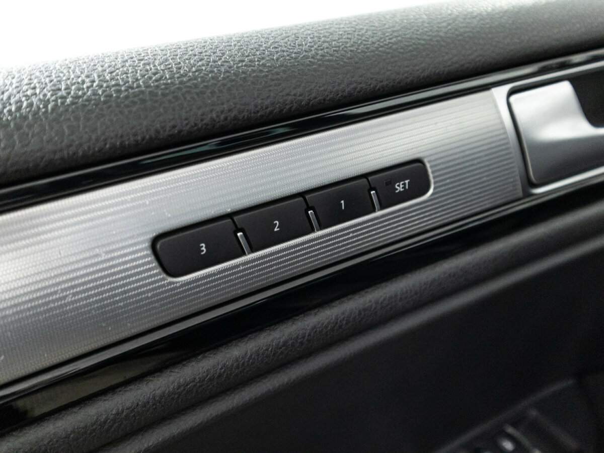 Volkswagen Touareg с пробегом — 2016 год. Фото: #16