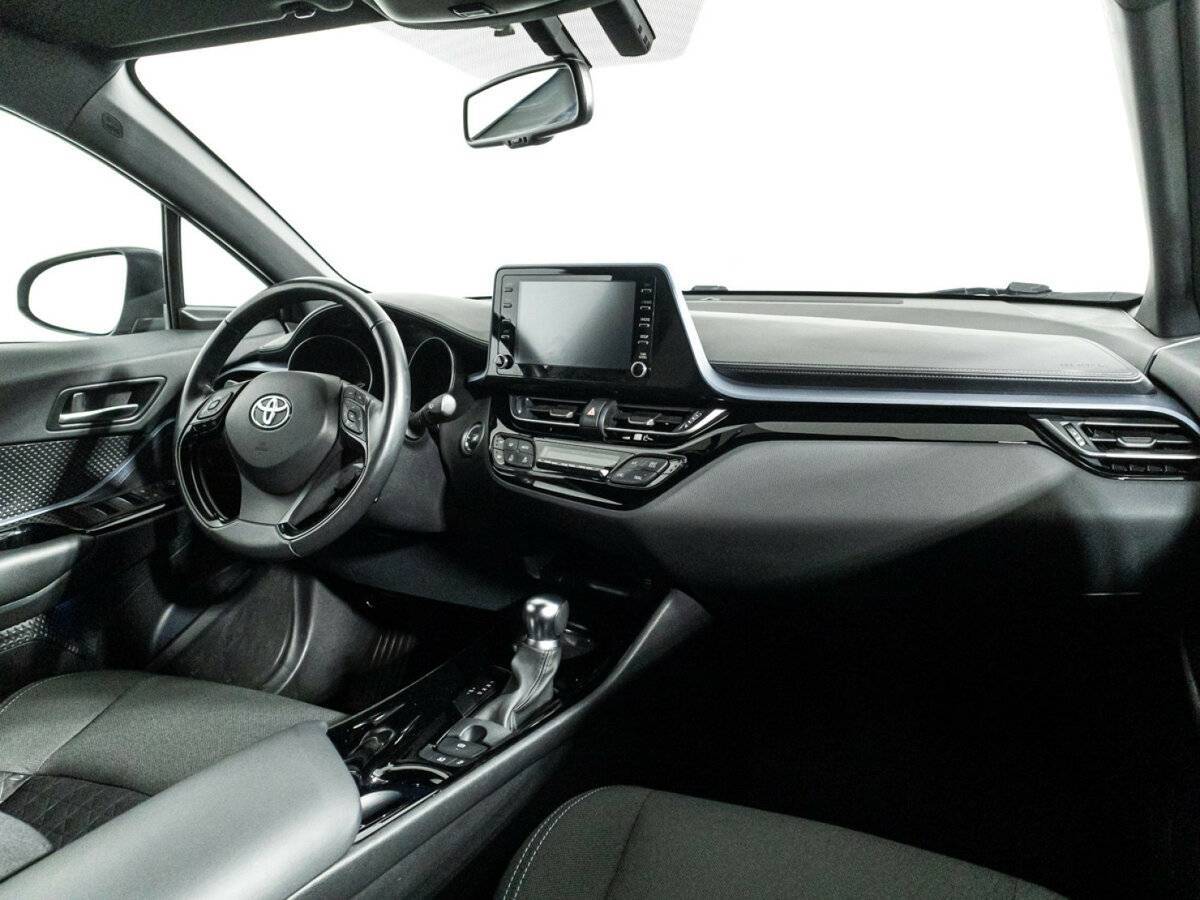 Toyota C-HR с пробегом — 2020 год. Фото: #8