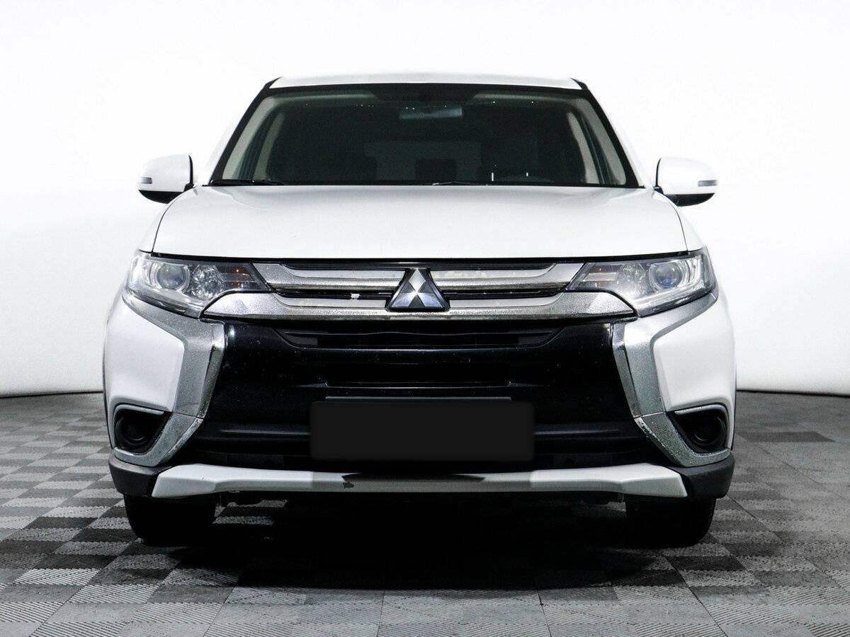 Mitsubishi Outlander с пробегом — 2015 год. Фото: #1