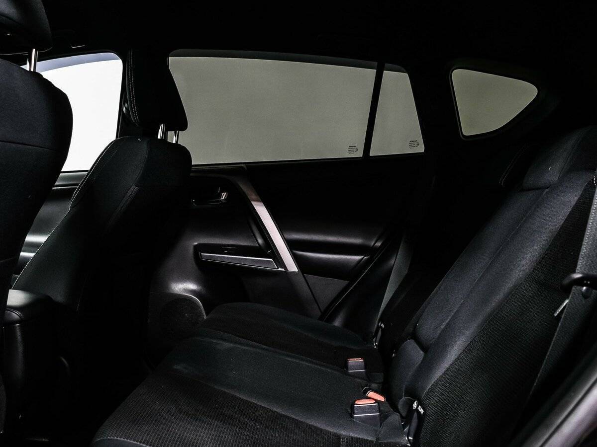 Toyota RAV4 с пробегом — 2019 год. Фото: #12