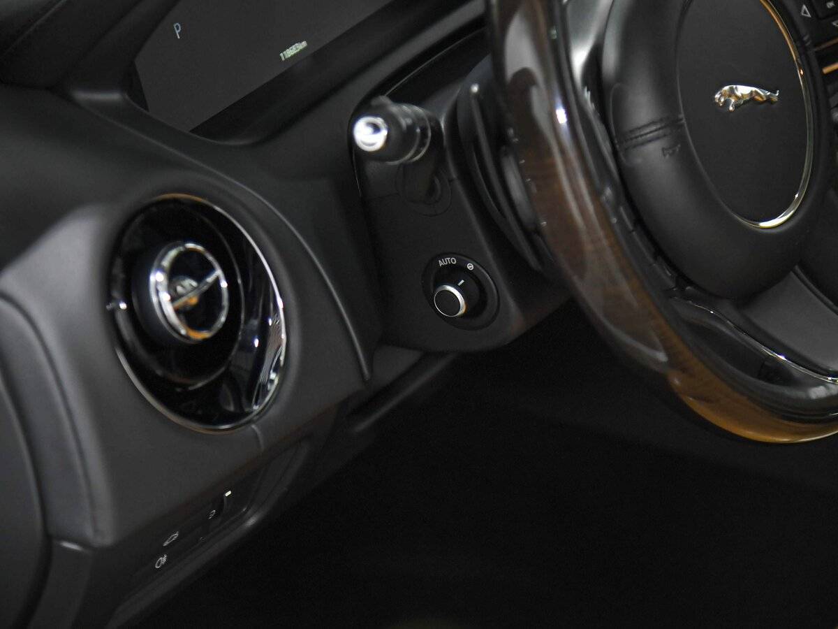 Jaguar XJ с пробегом — 2016 год. Фото: #7