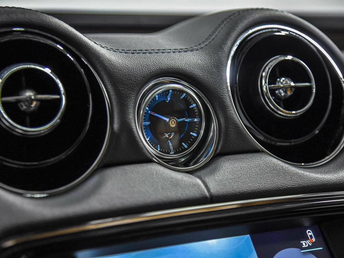 Jaguar XJ с пробегом — 2016 год. Фото: #10