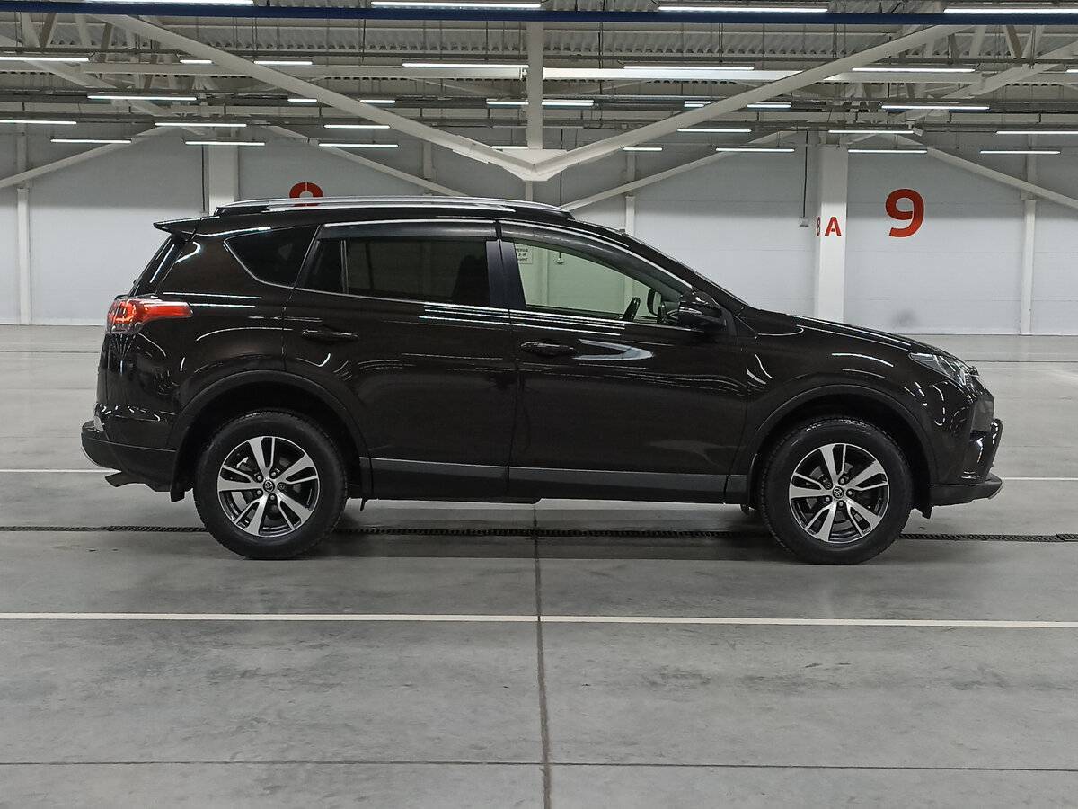 Toyota RAV4 с пробегом — 2016 год. Фото: #3