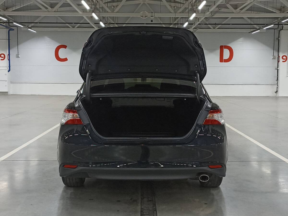 Toyota Camry с пробегом — 2019 год. Фото: #9