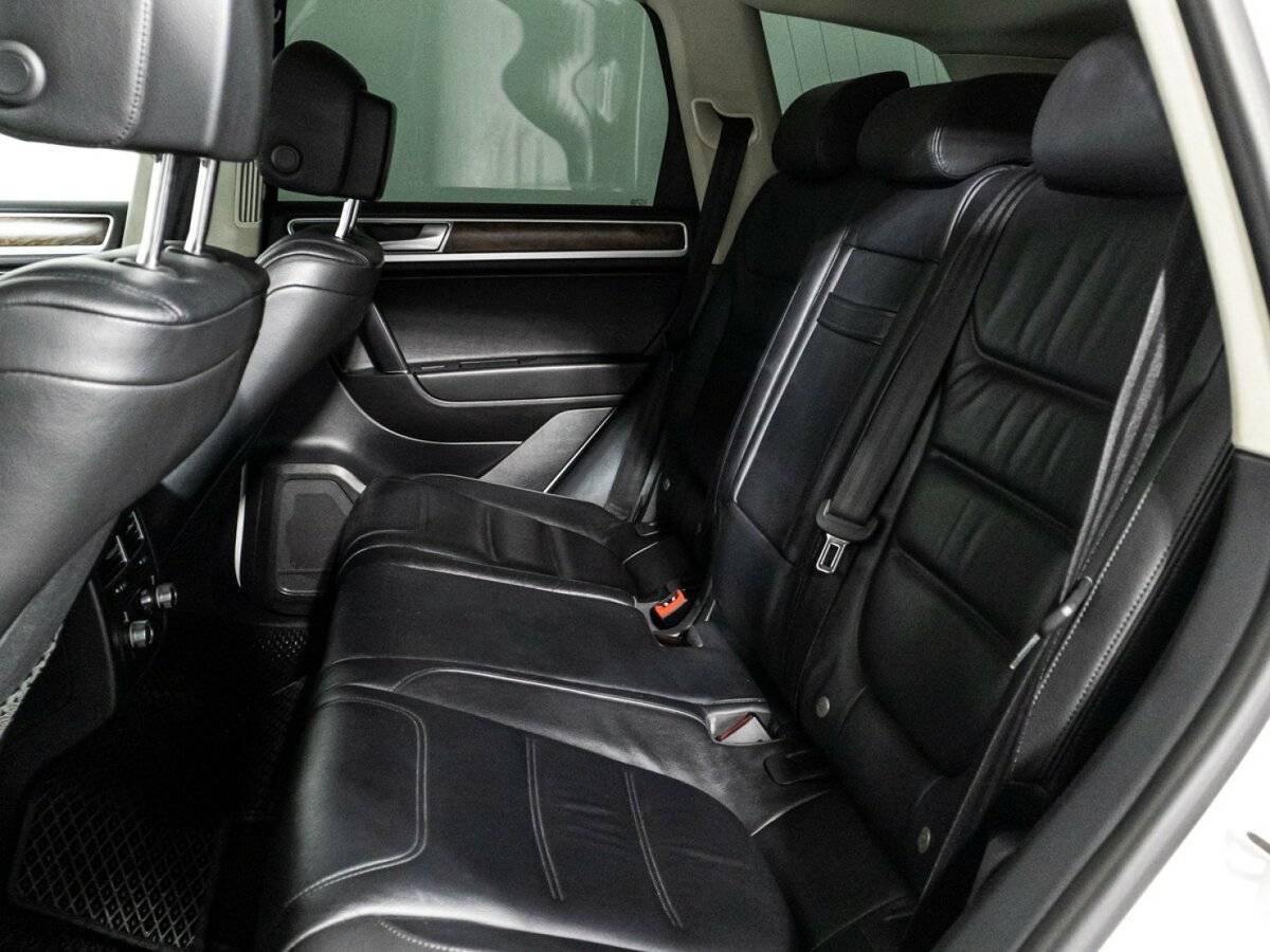 Volkswagen Touareg с пробегом — 2015 год. Фото: #9