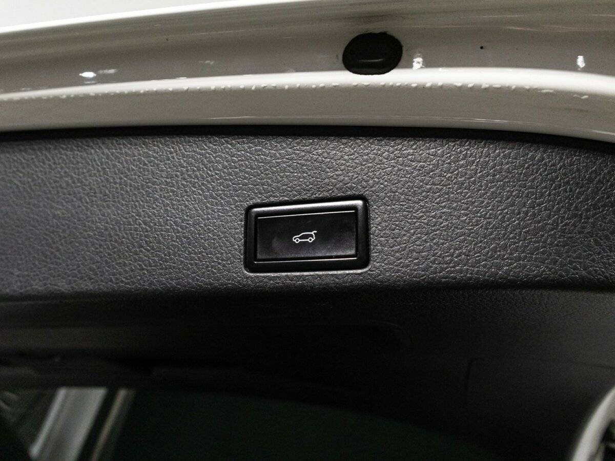 Volkswagen Touareg с пробегом — 2015 год. Фото: #15