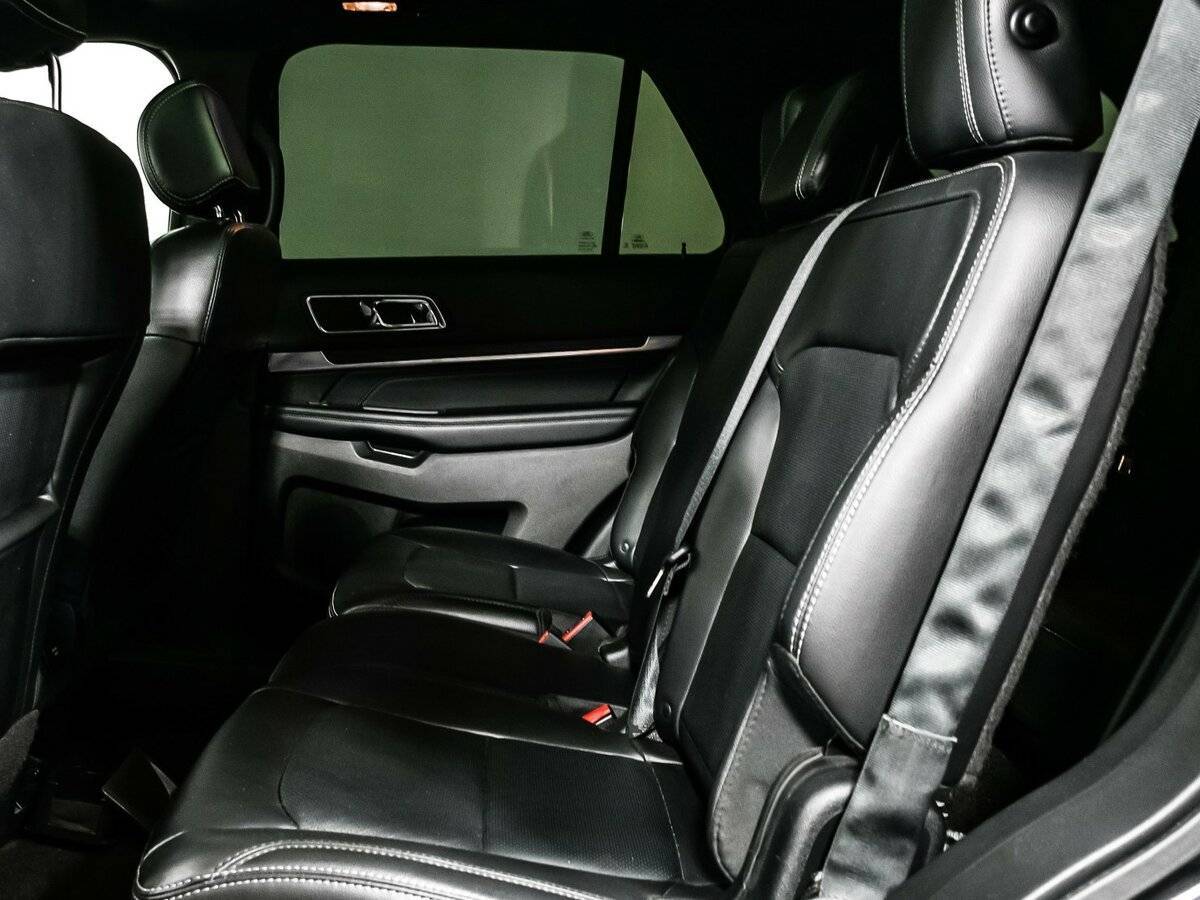 Ford Explorer с пробегом — 2017 год. Фото: #11