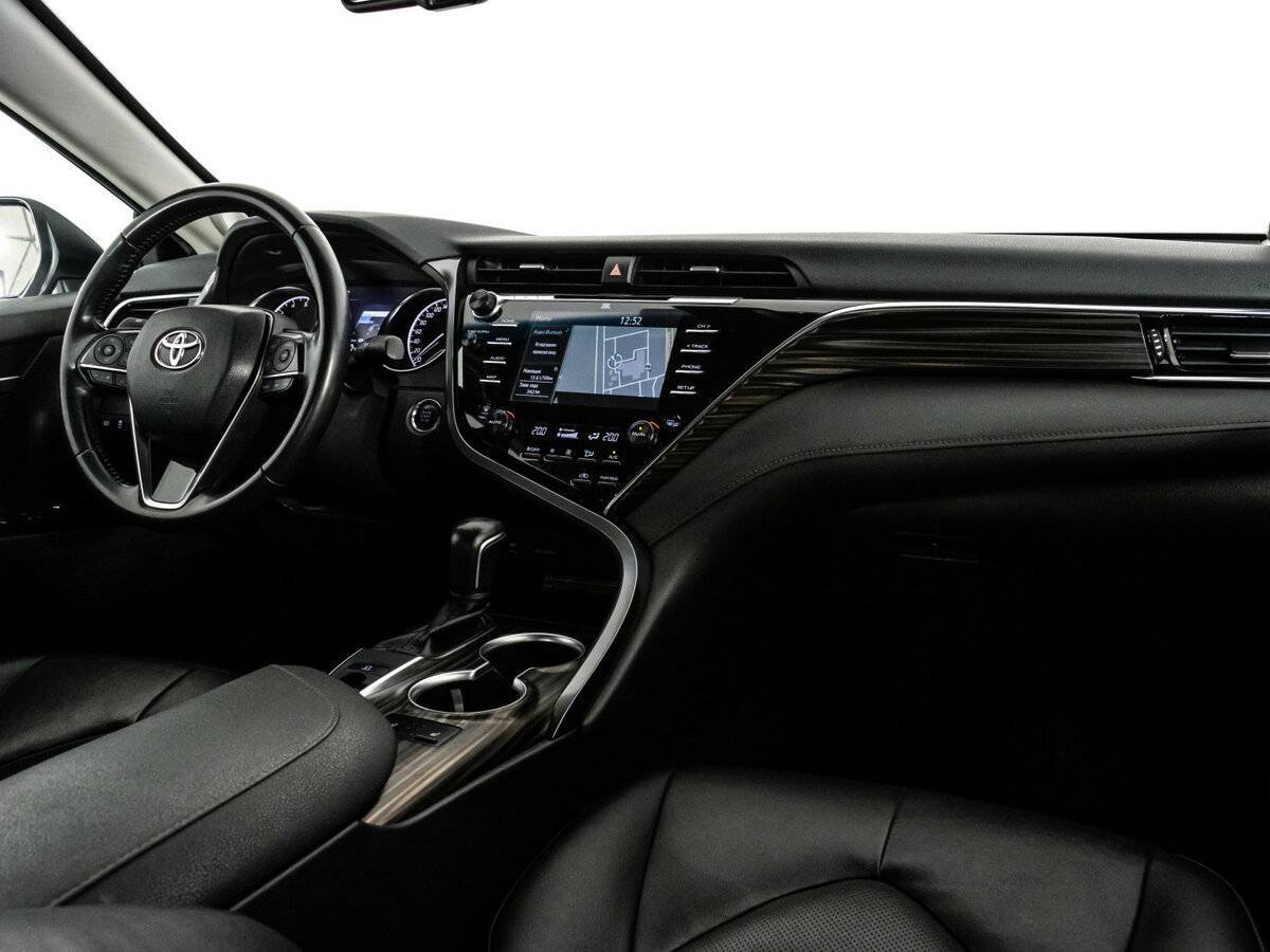 Toyota Camry с пробегом — 2018 год. Фото: #9