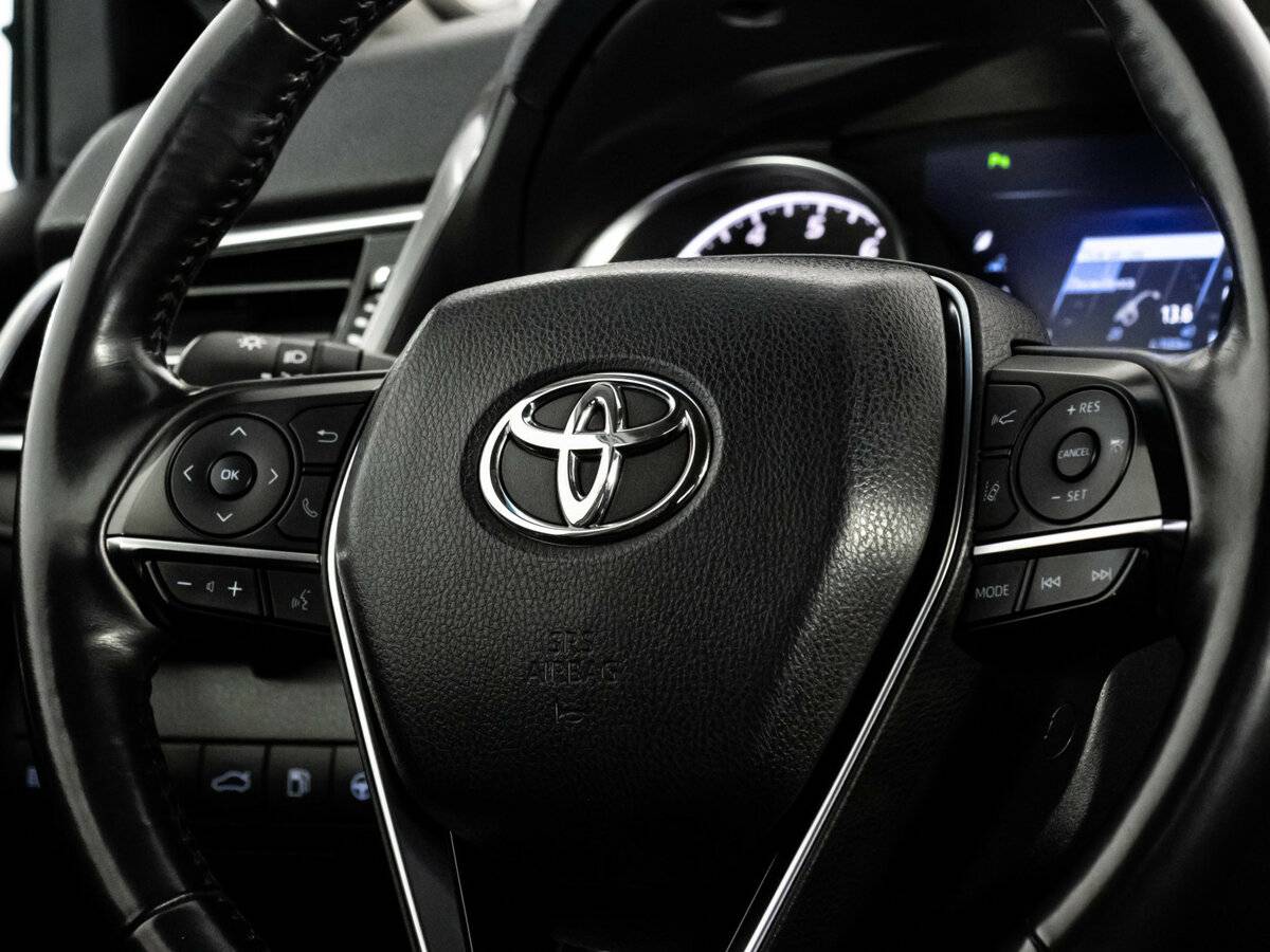 Toyota Camry с пробегом — 2018 год. Фото: #13