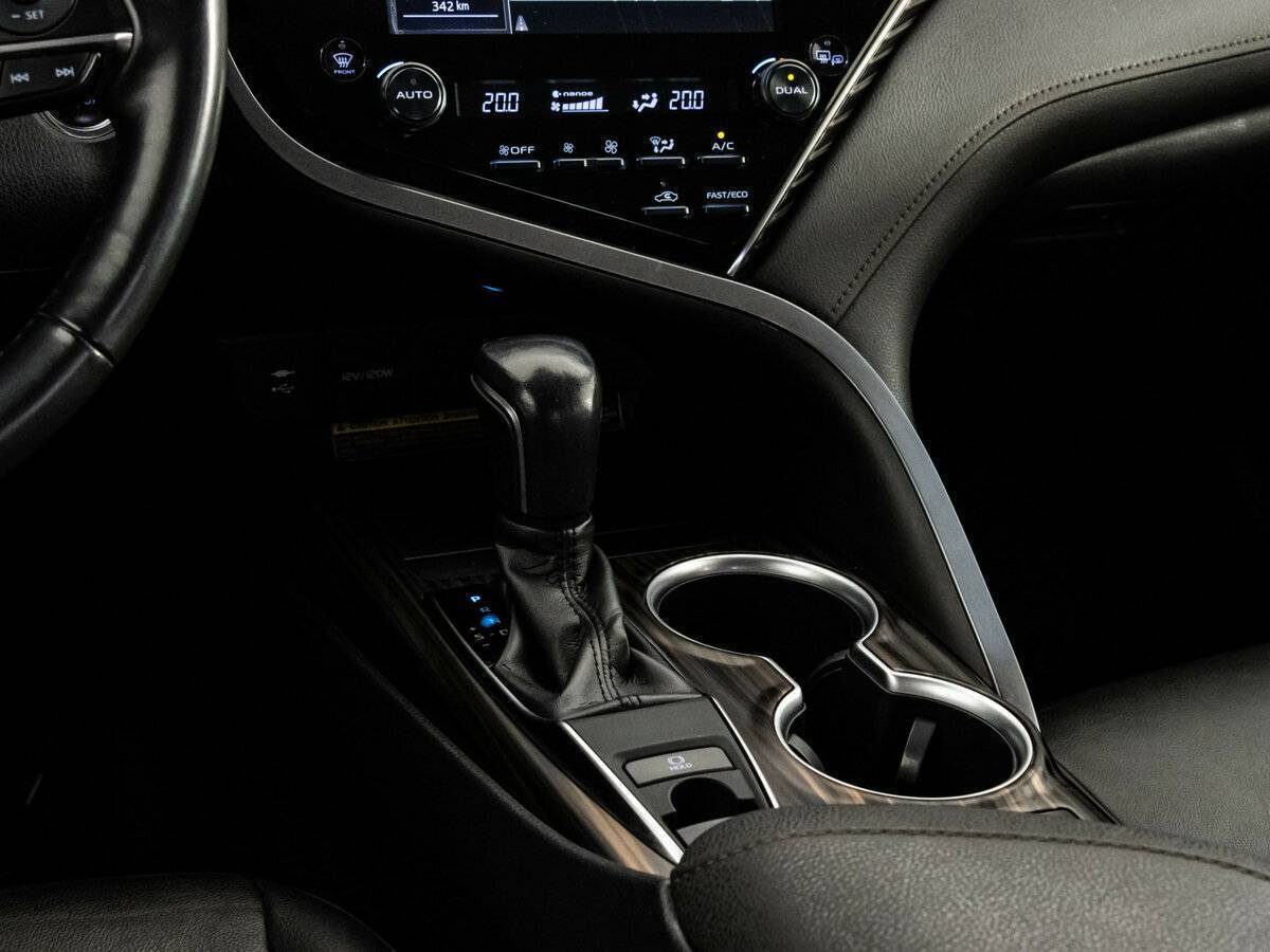 Toyota Camry с пробегом — 2018 год. Фото: #14