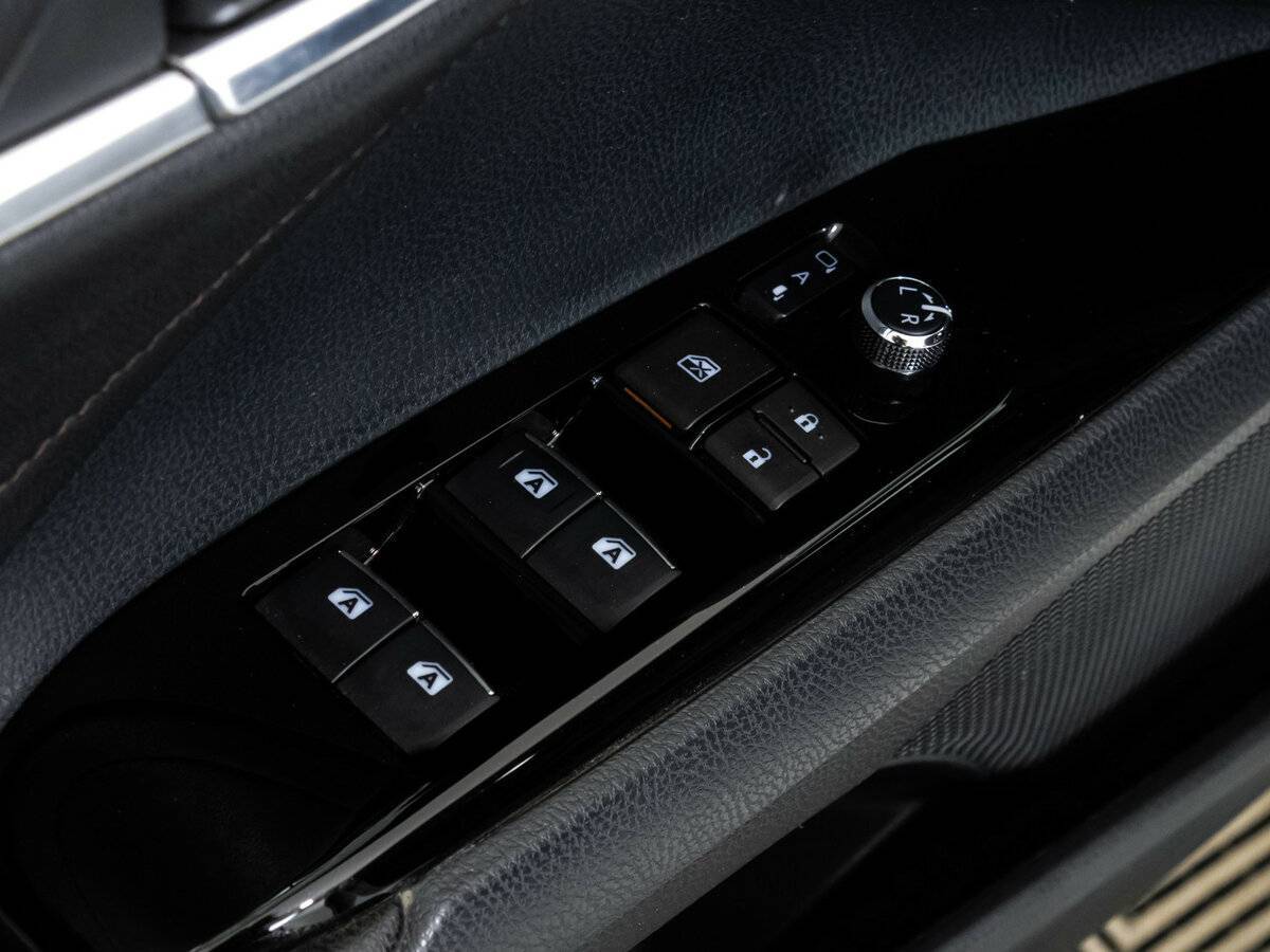 Toyota Camry с пробегом — 2018 год. Фото: #22