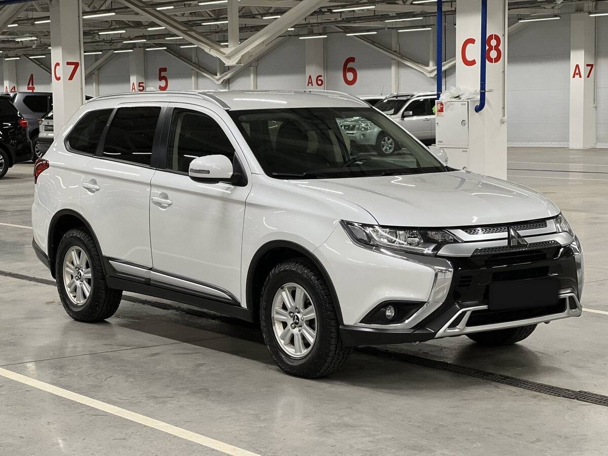 Mitsubishi Outlander с пробегом — 2021 год. Фото: #2
