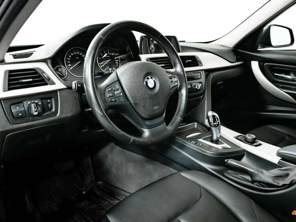 BMW 3 серии с пробегом — 2015 год. Фото: #10