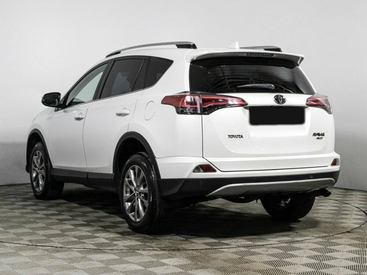 Toyota RAV4 с пробегом — 2018 год. Фото: #6