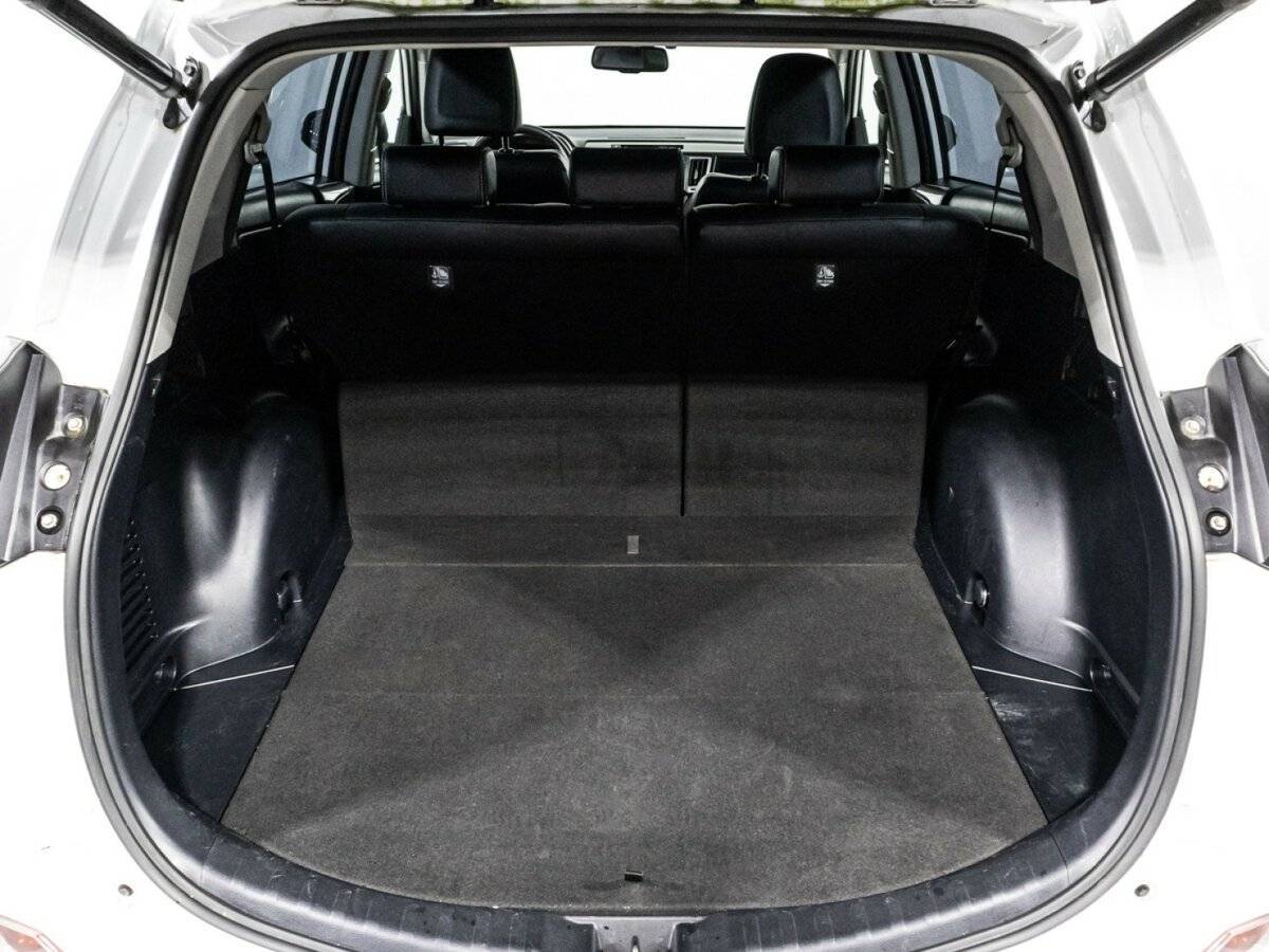 Toyota RAV4 с пробегом — 2018 год. Фото: #14