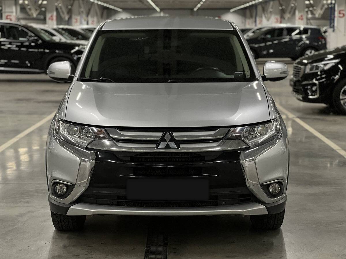 Mitsubishi Outlander с пробегом — 2017 год. Фото: #1