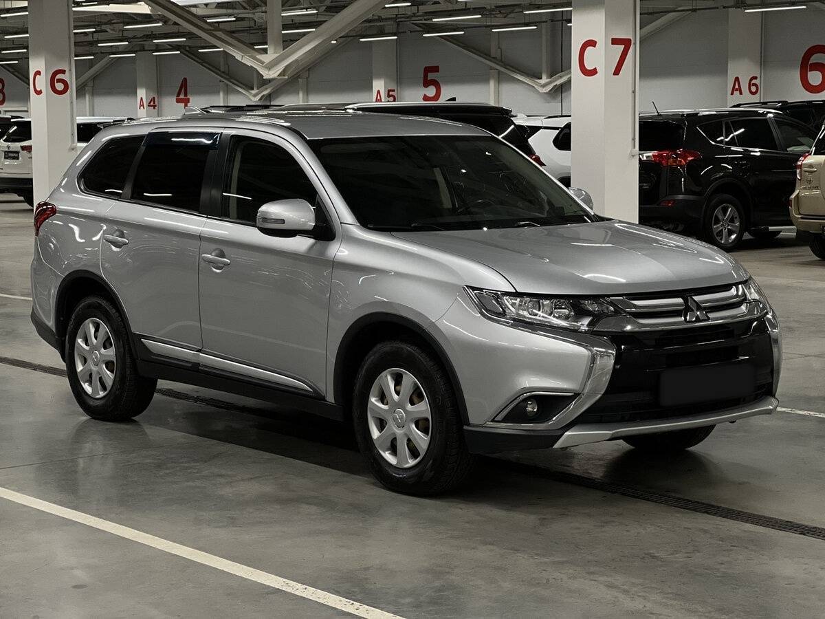Mitsubishi Outlander с пробегом — 2017 год. Фото: #2