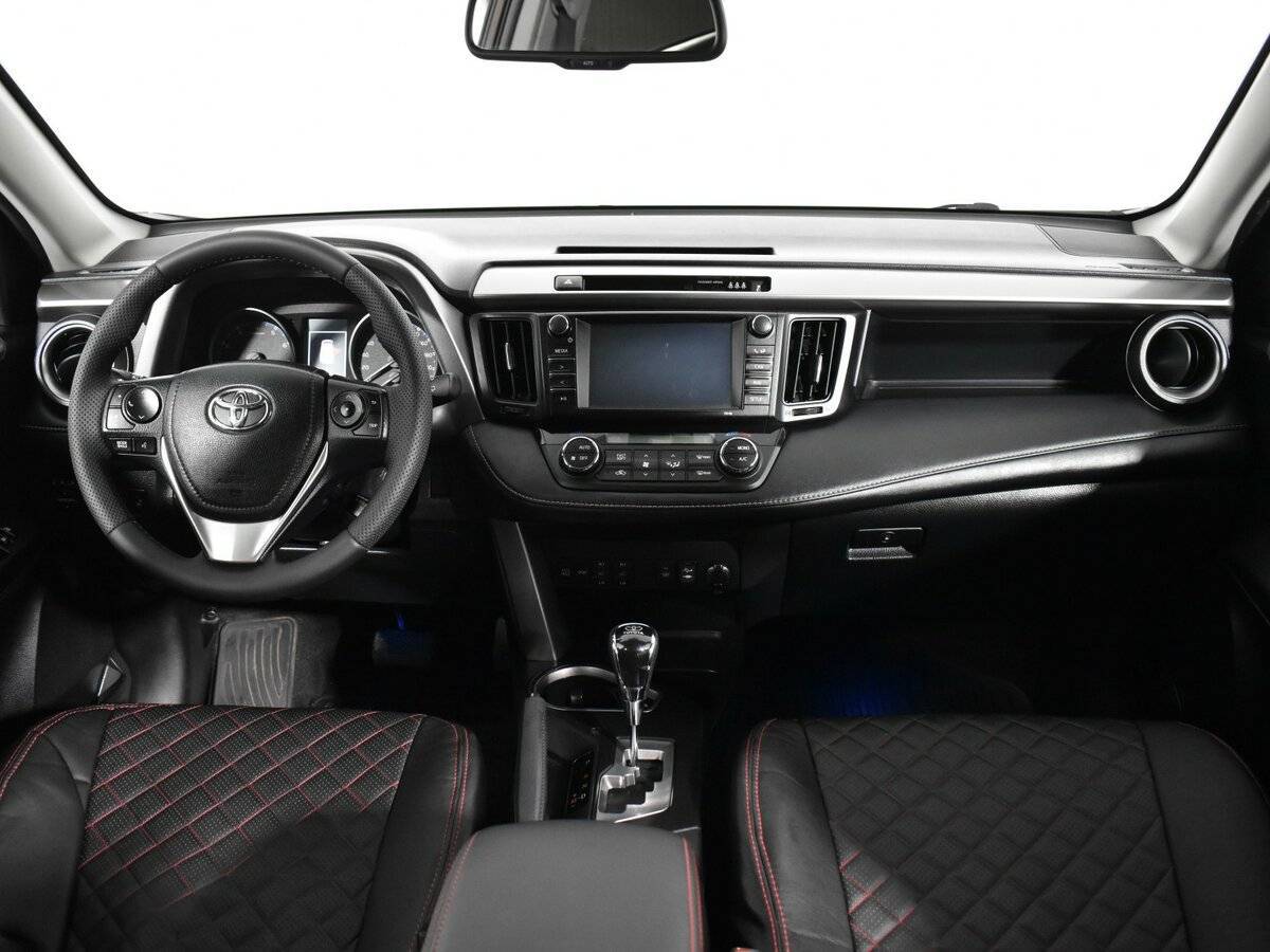 Toyota RAV4 с пробегом — 2017 год. Фото: #9