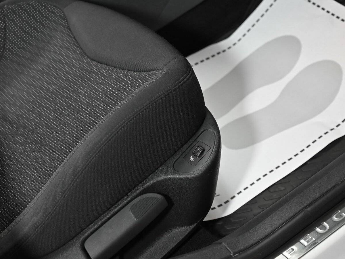 Peugeot 308 с пробегом — 2012 год. Фото: #12