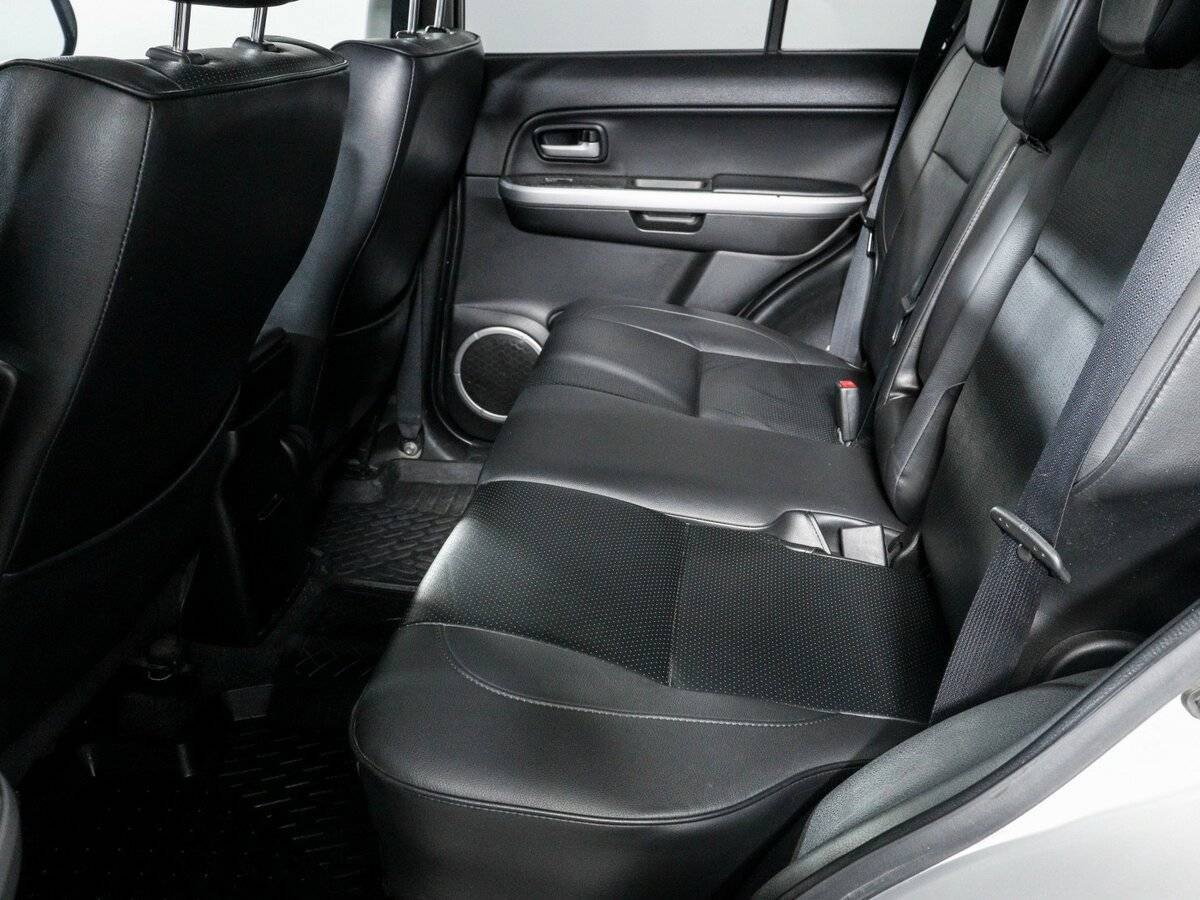 Suzuki Grand Vitara с пробегом — 2013 год. Фото: #6