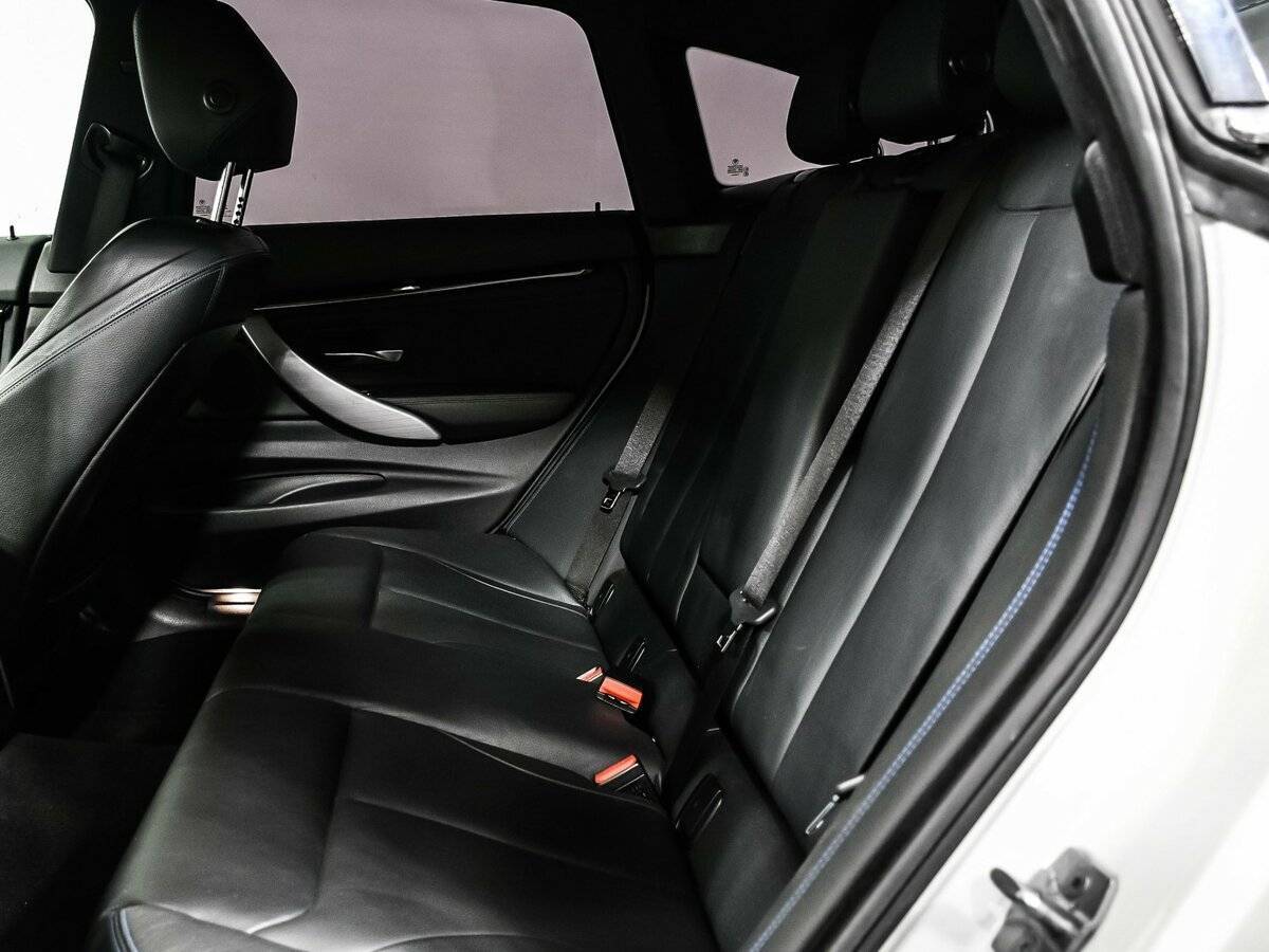 BMW 3 серии с пробегом — 2018 год. Фото: #10