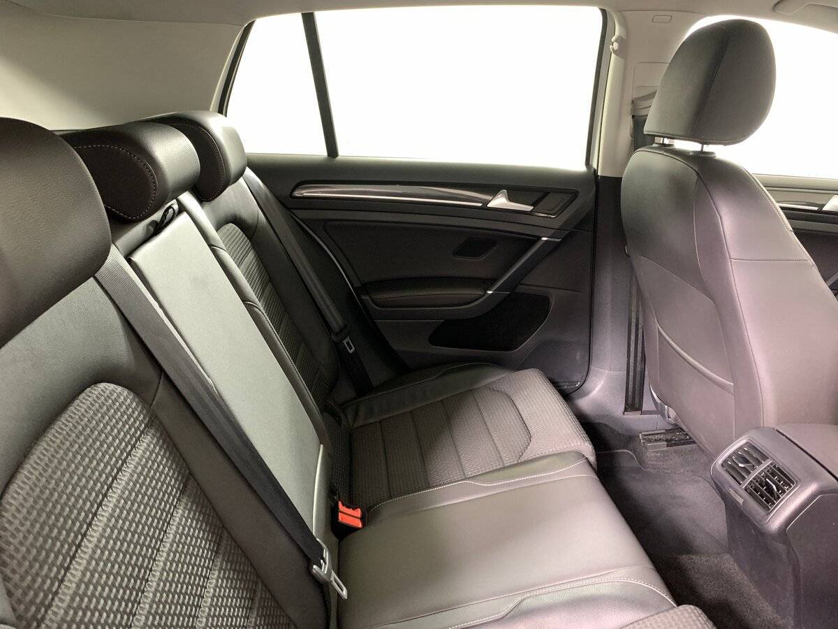 Volkswagen Golf с пробегом — 2013 год. Фото: #16