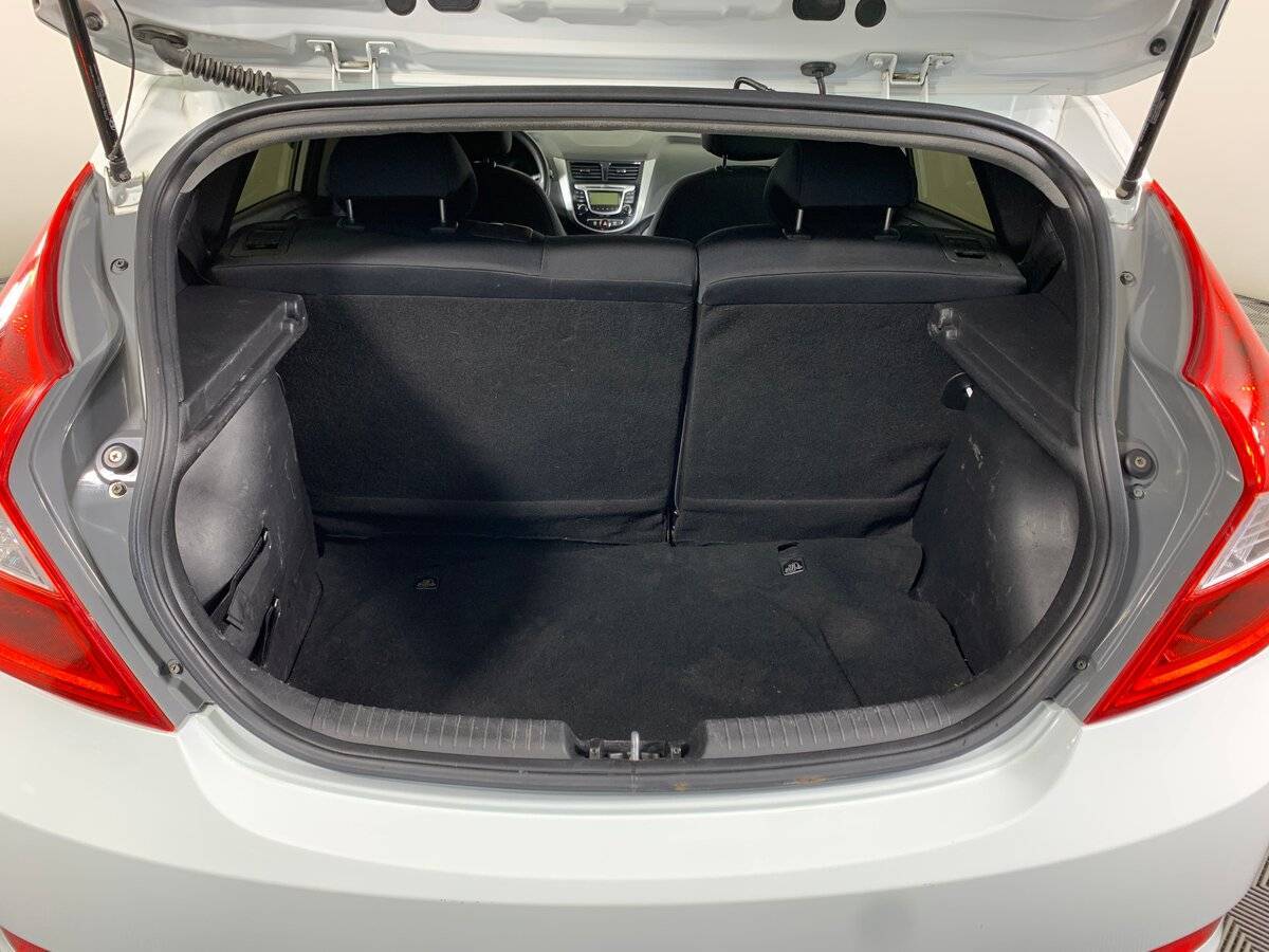 Hyundai Solaris с пробегом — 2013 год. Фото: #18