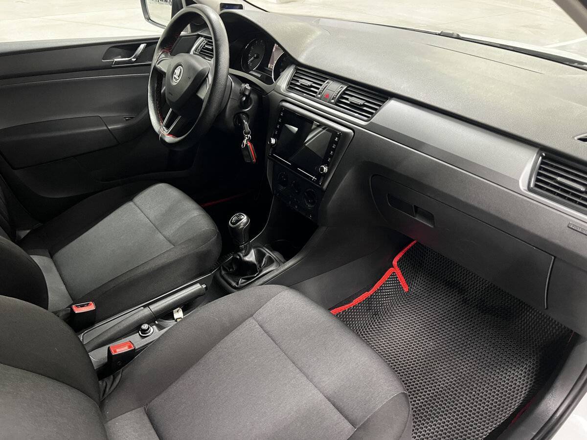 Skoda Rapid с пробегом — 2016 год. Фото: #10