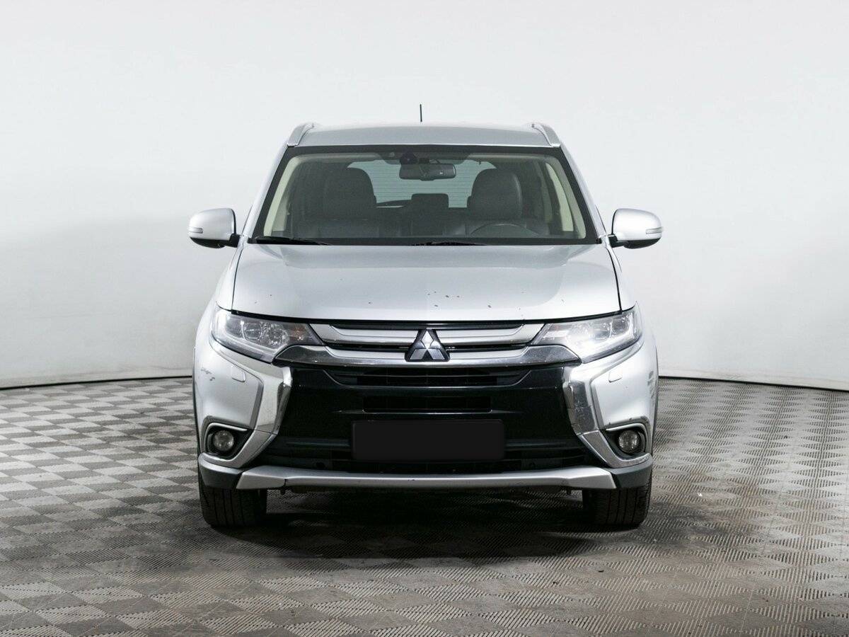 Mitsubishi Outlander с пробегом — 2015 год. Фото: #1